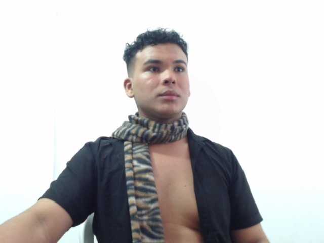 Live sex webcam photo for GIAN-HOT #277385978