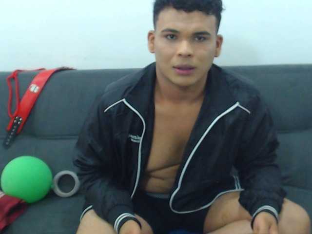 Live sex webcam photo for GIAN-HOT #277398604