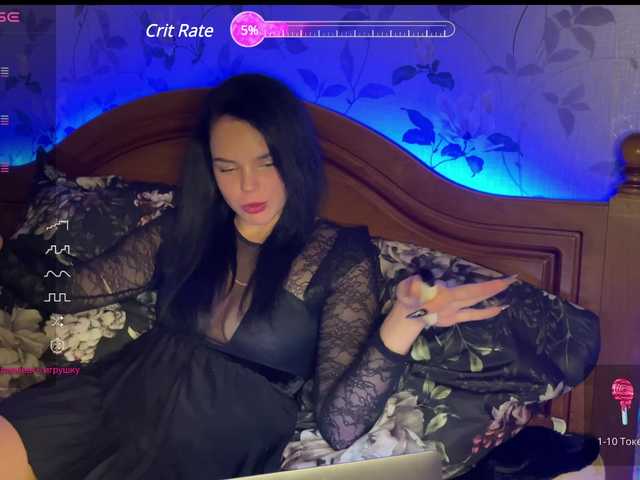 Live sex webcam photo for GOLDsuzyy #276426646