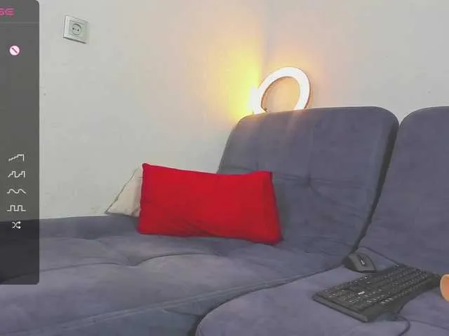 Live sex webcam photo for GabbieDream #276399758