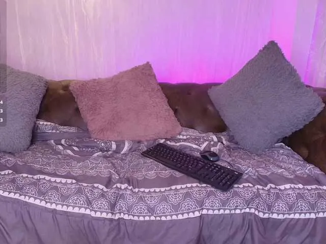 Live sex webcam photo for GabbyBonnye #294183605