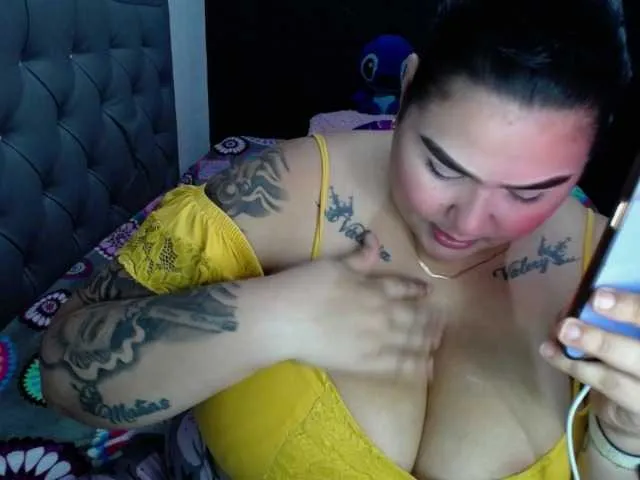 Live sex webcam photo for GabiBigBoobs #291170408