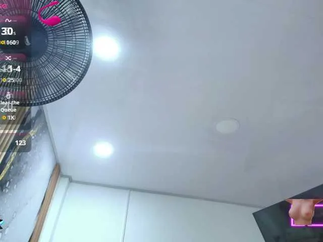 Live sex webcam photo for Gabriela-Lukyanova #292401636