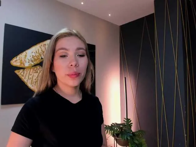 Live sex webcam photo for GabrielleRoy1 #275561562