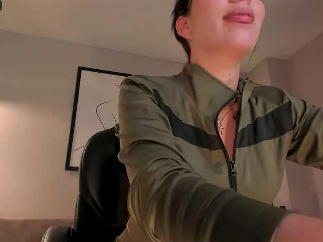 Live sex webcam photo for GabrielleRoy1 #276628759