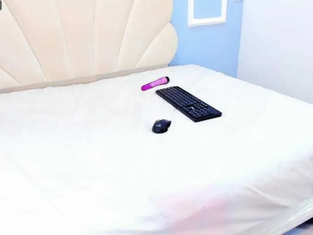Live sex webcam photo for GabyyJones #288067257