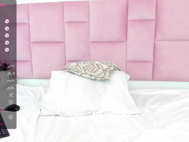 Live sex webcam photo for GabyyJones #288067433