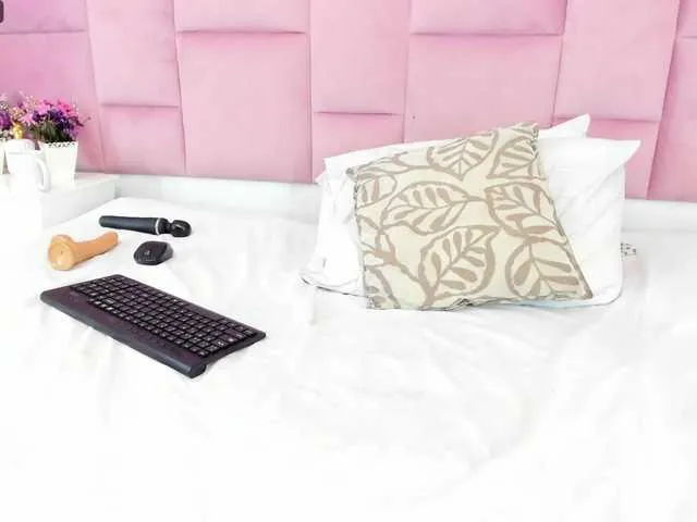 Live sex webcam photo for GabyyJones #288067438