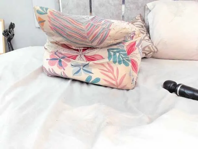 Live sex webcam photo for GabyyJones #290773798