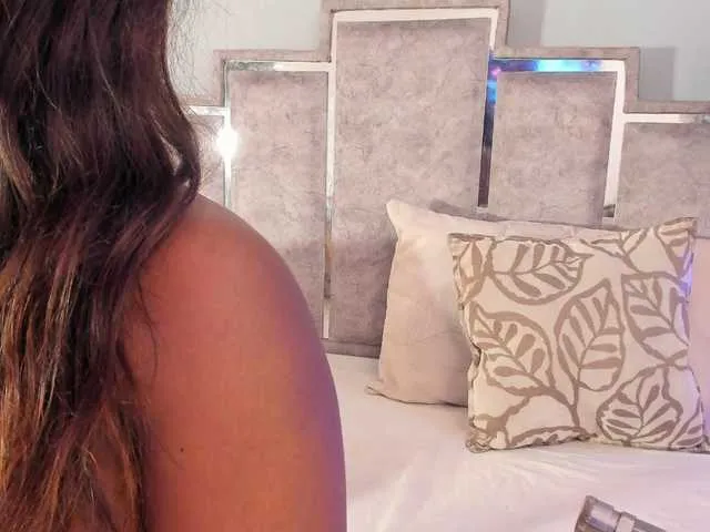 Live sex webcam photo for GabyyJones #291266647