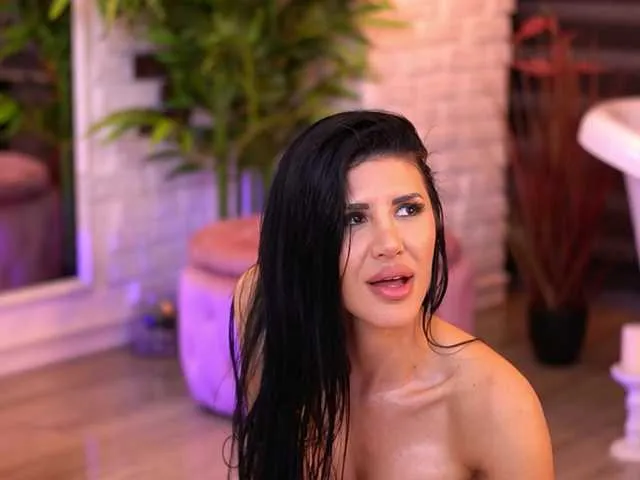 Live sex webcam photo for GallienneVoss #290326631