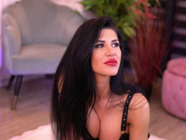 Live sex webcam photo for GallienneVoss #290470253