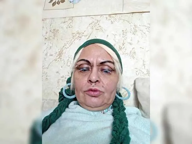 Live sex webcam photo for GardenerofIllusions #290547265
