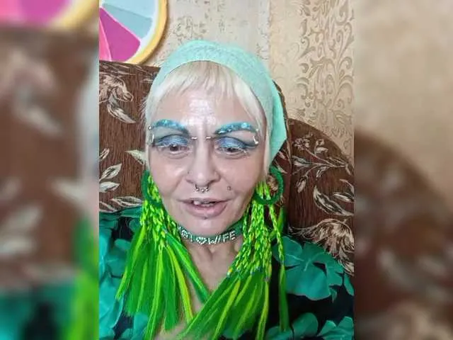 Live sex webcam photo for GardenerofIllusions #290696087