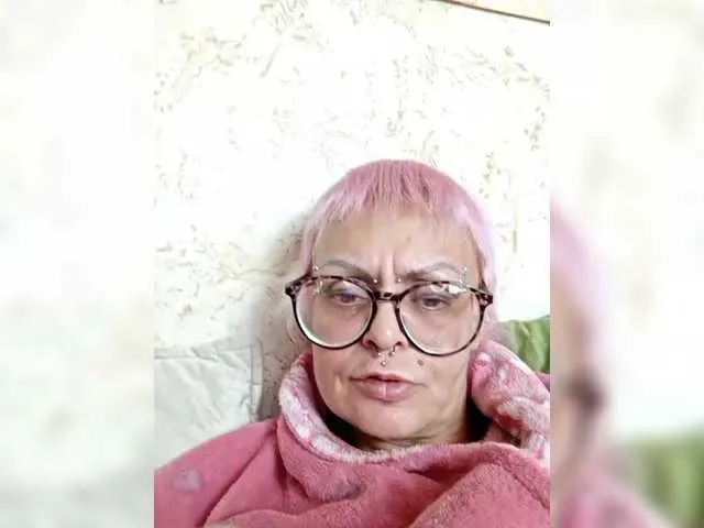 Live sex webcam photo for GardenerofIllusions #290744966
