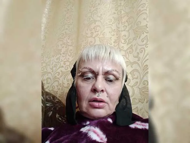 Live sex webcam photo for GardenerofIllusions #290970489
