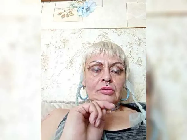 Live sex webcam photo for GardenerofIllusions #291136952