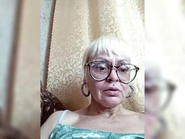 Live sex webcam photo for GardenerofIllusions #291310659