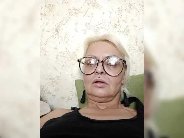 Live sex webcam photo for GardenerofIllusions #291430857