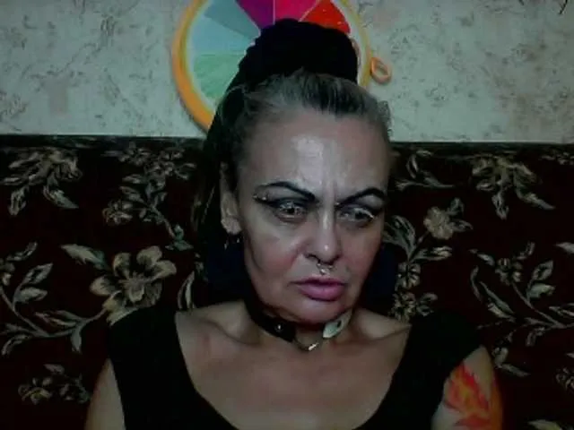 Live sex webcam photo for GardenerofIllusions #293618184