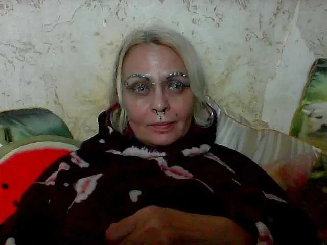 Live sex webcam photo for GardenerofIllusions #293703658