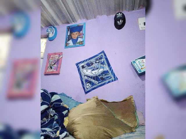 Live sex webcam photo for Gatitaa #277582391