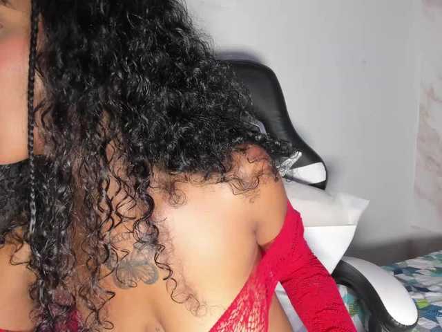 Live sex webcam photo for Geminis-1 #290556969