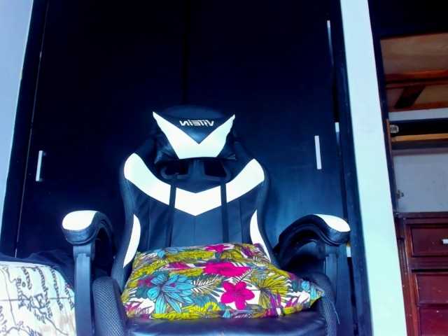 Live sex webcam photo for Gemmaa-BlackX #290451412