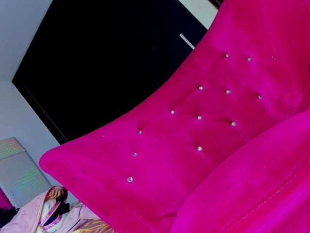 Live sex webcam photo for Gemmaa-BlackX #291311784