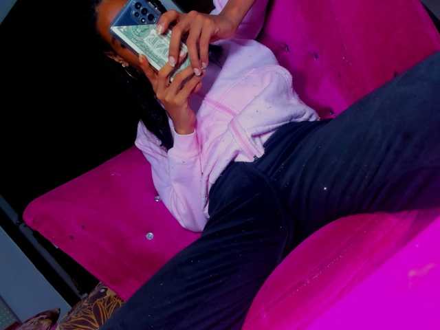 Live sex webcam photo for Gemmaa-BlackX #291318409