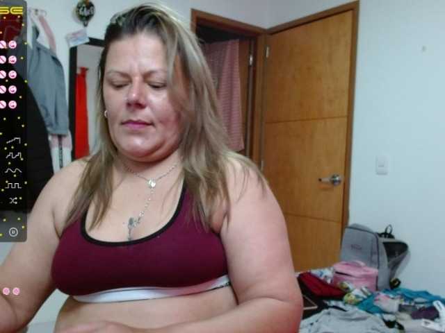 Live sex webcam photo for Georgette3 #271899155