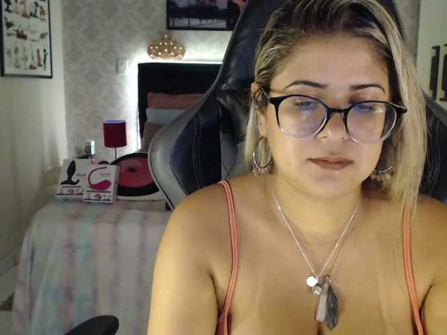 Live sex webcam photo for Geovanabecker #272088774