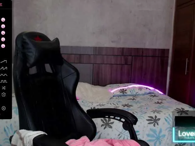 Live sex webcam photo for Geovanafranco #276775907