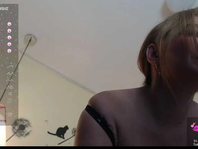 Live sex webcam photo for Geovanafranco #277172246