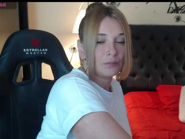 Live sex webcam photo for Geovanafranco #277243051
