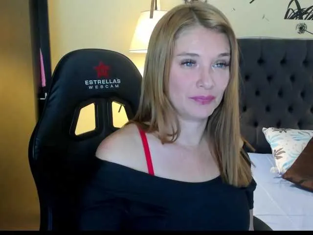 Live sex webcam photo for Geovanafranco #277380533