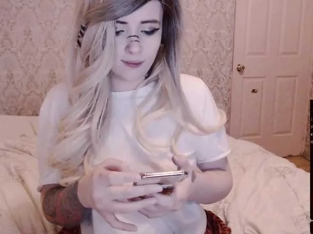 Live sex webcam photo for GeraBrown #277399033