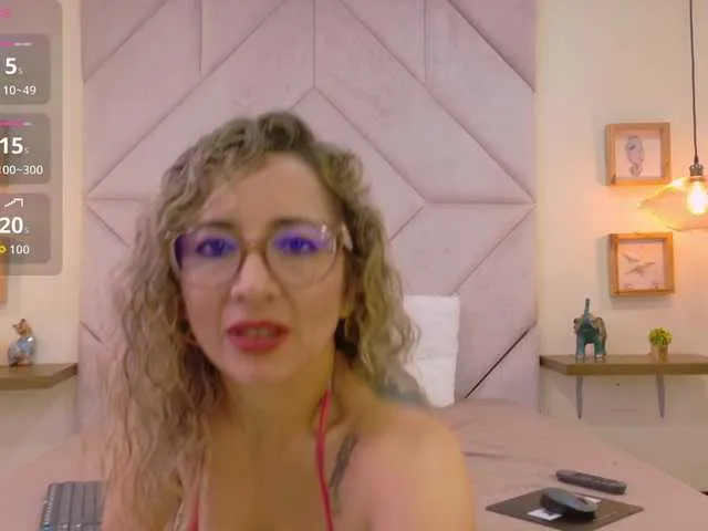 Live sex webcam photo for Gia-Carangi #292229936