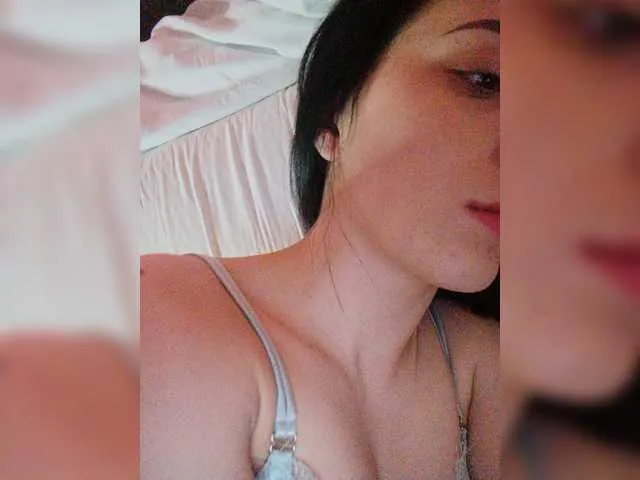 Live sex webcam photo for Gia99M #277659297