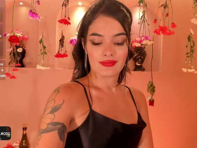 Live sex webcam photo for GiaFerrara #290492979