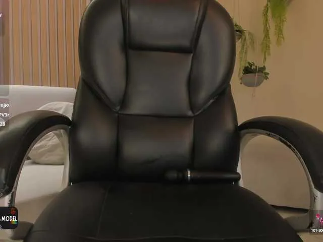 Live sex webcam photo for GiaFerrara #290988033