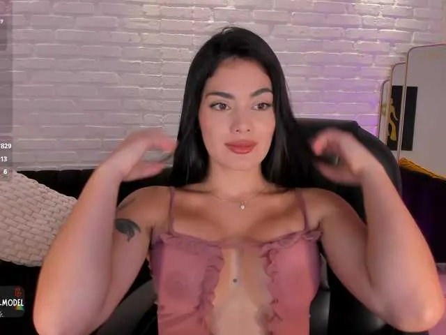 Live sex webcam photo for GiaFerrara #292085201