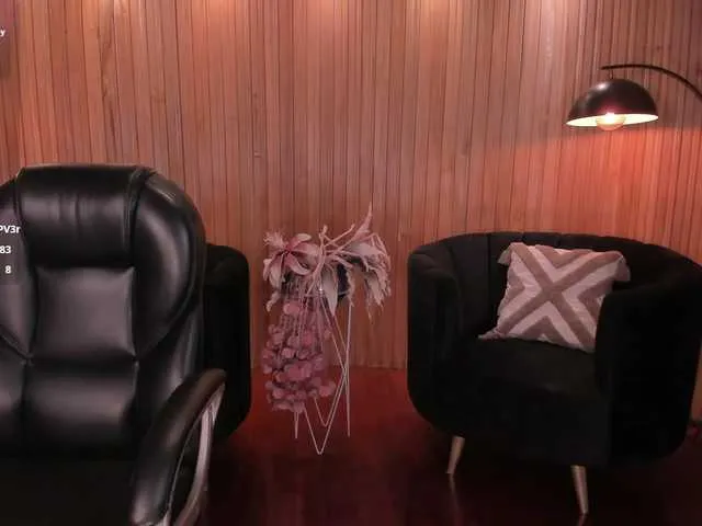 Live sex webcam photo for GiaFerrara #292351382