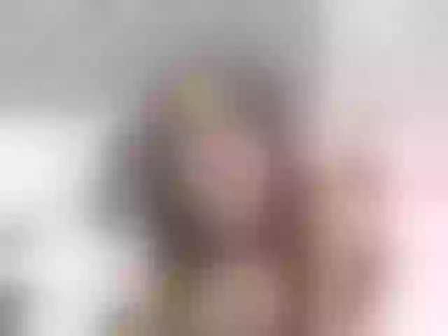 Live sex webcam photo for GiaGoldie #271686758