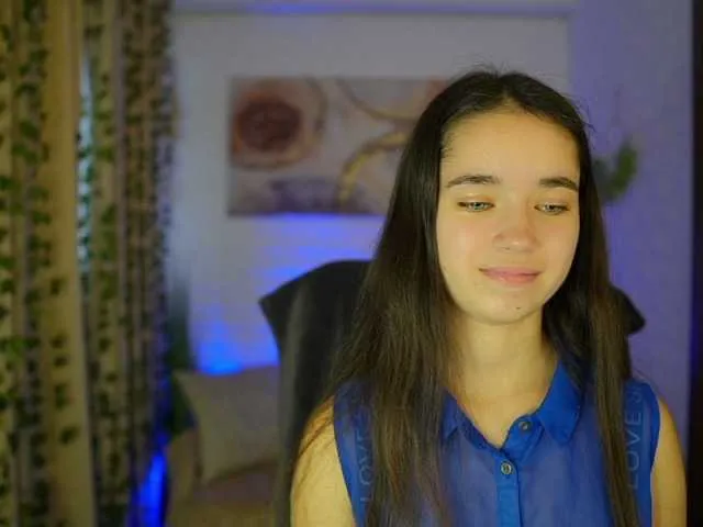 Live sex webcam photo for GiaPaige18 #290132793