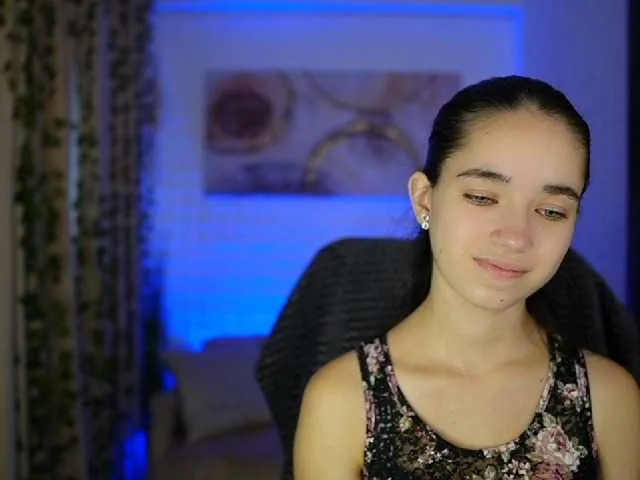 Live sex webcam photo for GiaPaige18 #290166167