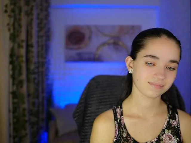 Live sex webcam photo for GiaPaige18 #290171581