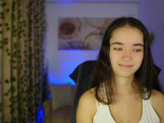 Live sex webcam photo for GiaPaige18 #290184058