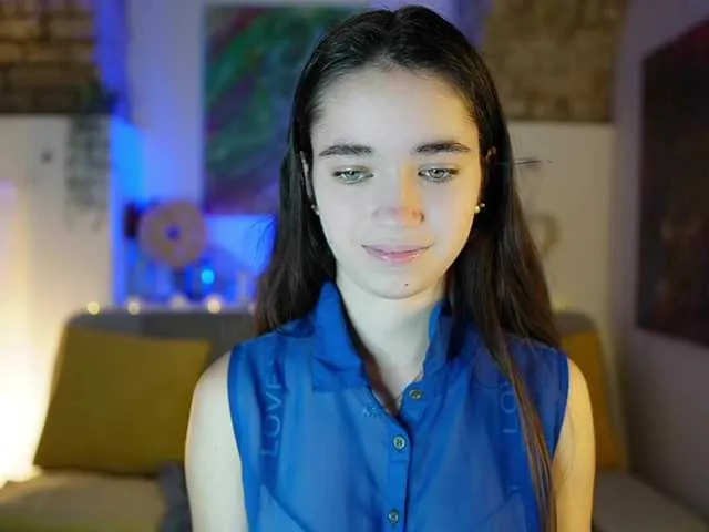 Live sex webcam photo for GiaPaige18 #290235787