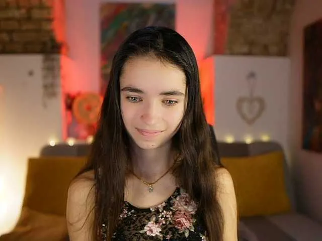 Live sex webcam photo for GiaPaige18 #290315543